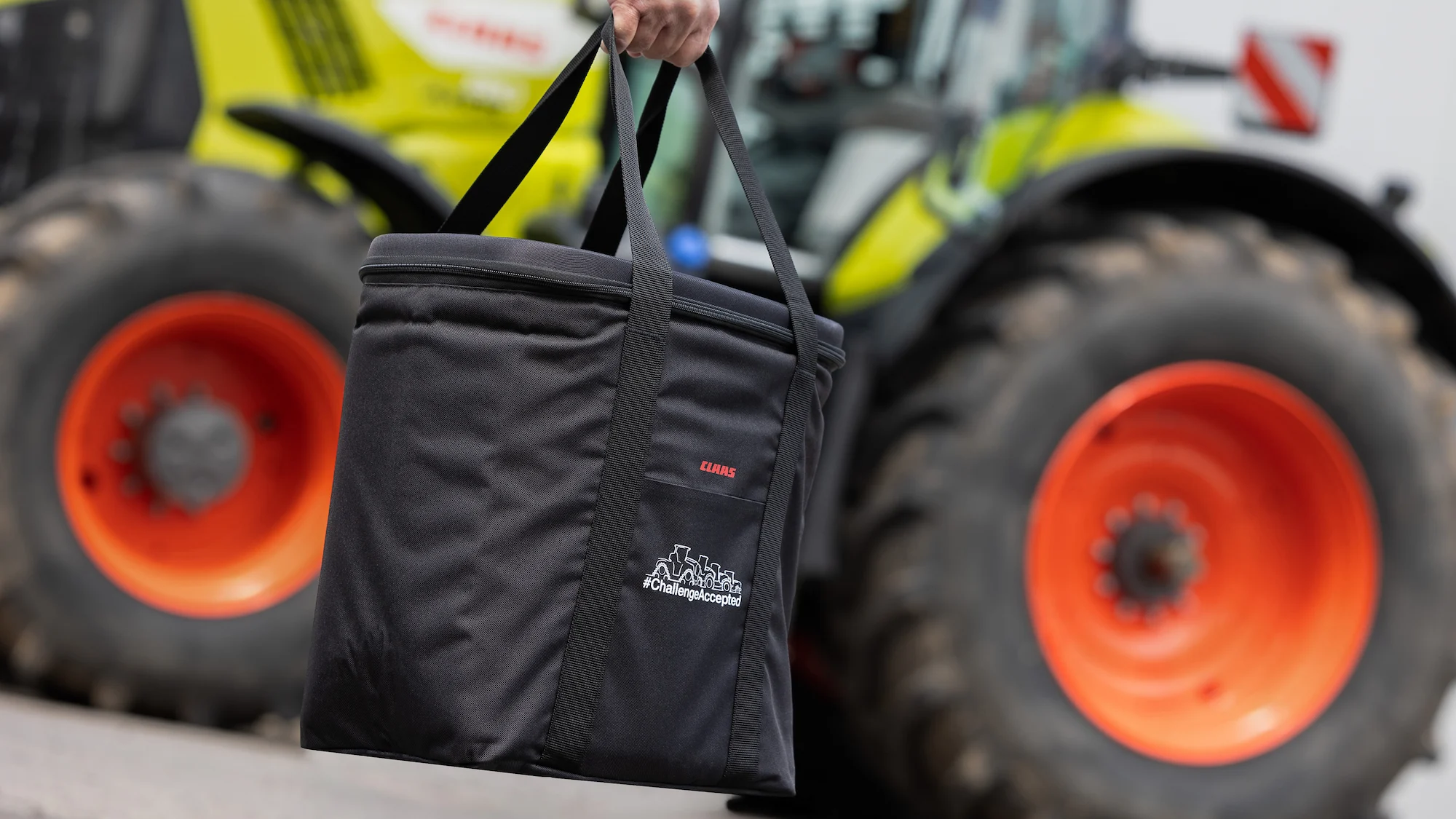 Merchandising-Kollektion für TUC – Konsequente Anwendung der CLAAS Brand Guidelines auf verschiedene Werbemittel.
