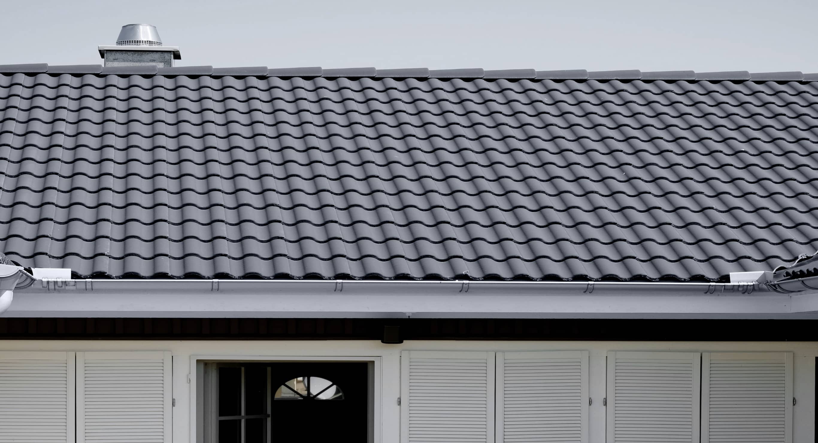 10 Tipps für eine längere Lebensdauer von Dächern auf Wohn- und Gewerbegebäuden