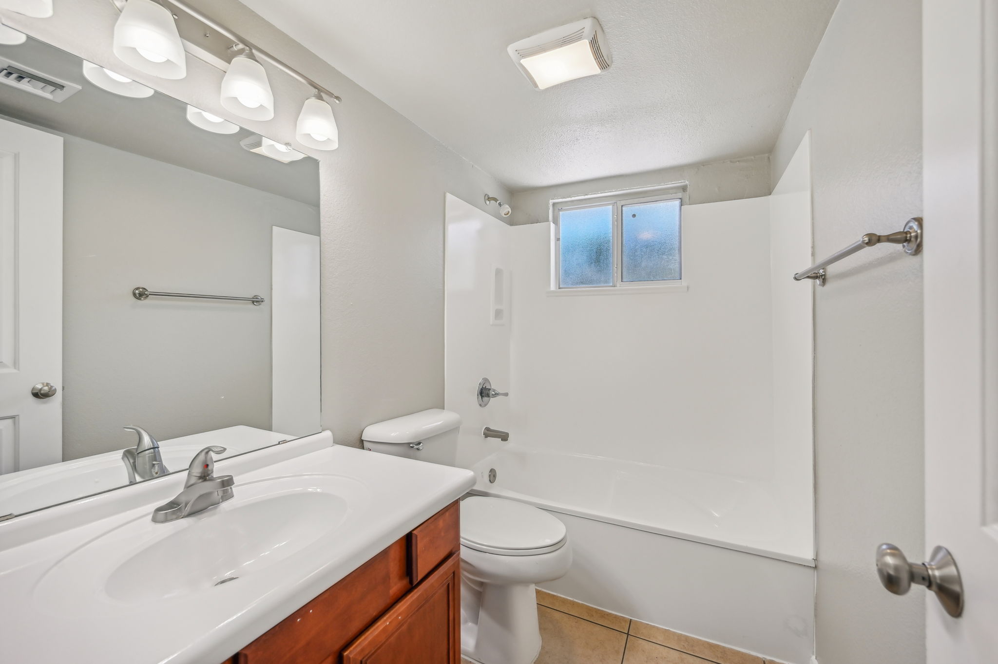 Bathoroom with vanity