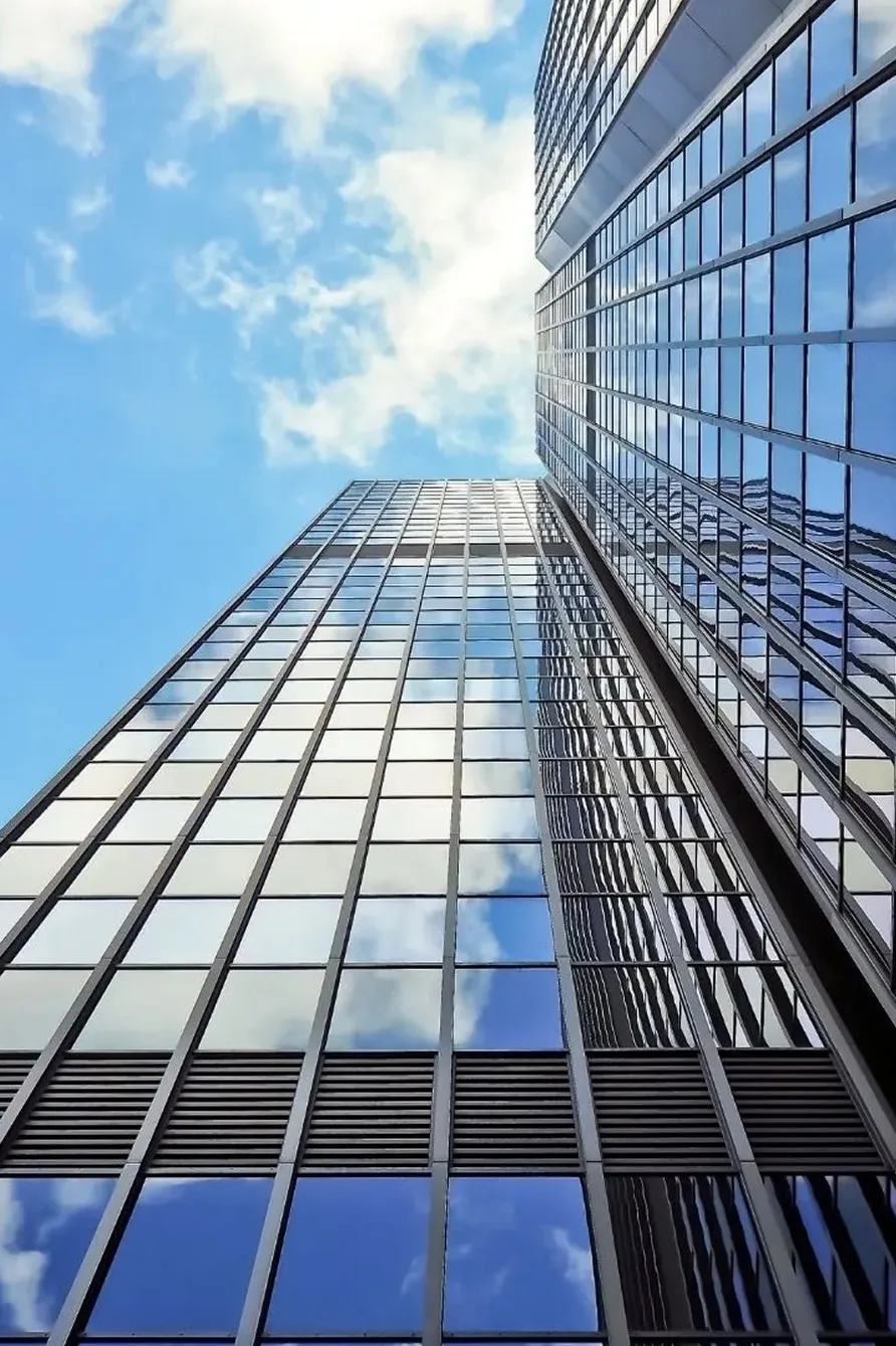 A very tall building with lots of windows.