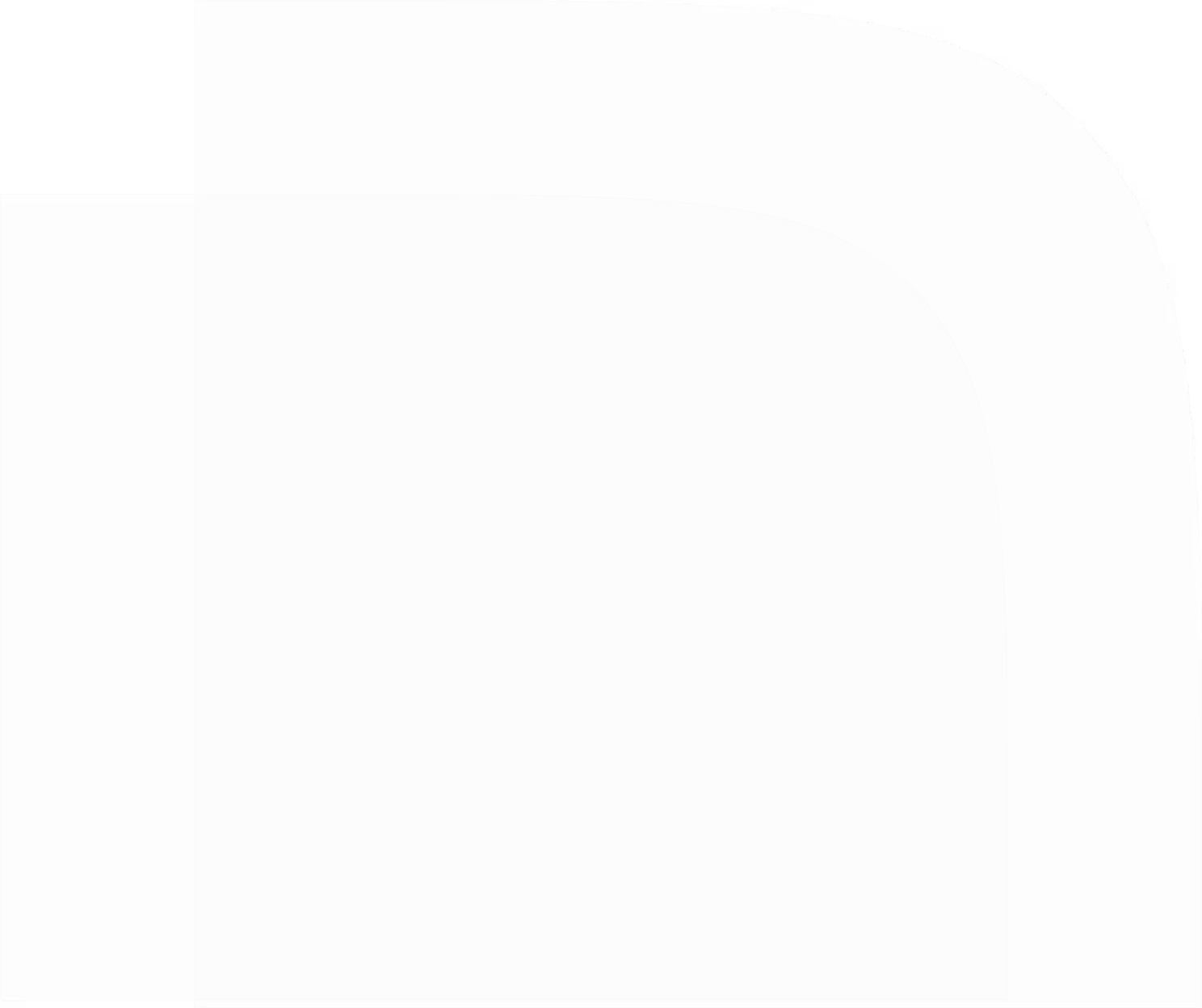 Vaso de cerâmica bege com flores roxas e lisas, decorando uma superfície branca ao lado de uma janela.