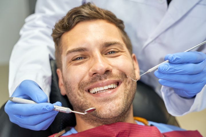Professional Teeth Whitening: The Secret to a Radiant Smile