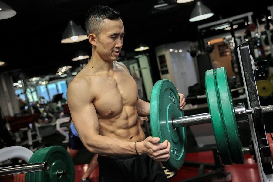 Norman - loading barbell