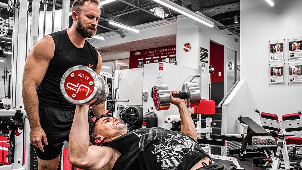 Building muscle and strength: Is lifting heavy weights always better?