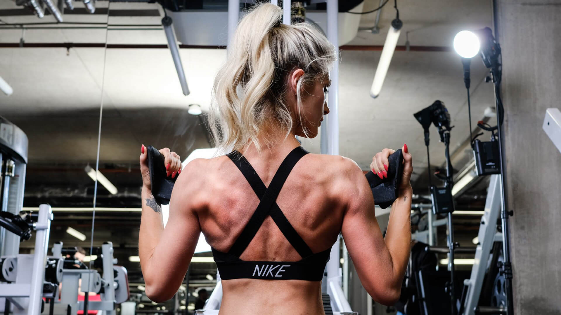 Seeing Muscle Definition Makes You Feel Like Superwoman! Sarah's Wedding Transformation Week 9