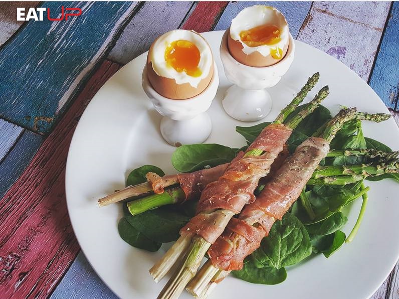Low-Carb Parma Ham & Asparagus Breakfast Dippers Recipe