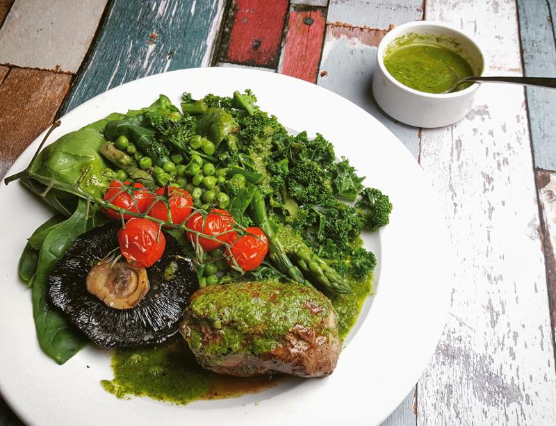 Fillet Steak and Tangy, Low-Carb Chimichurri Sauce