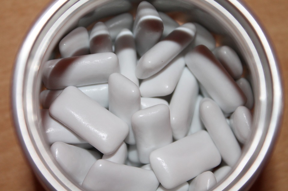 101 Fat Loss Tips: 18) Chew Gum