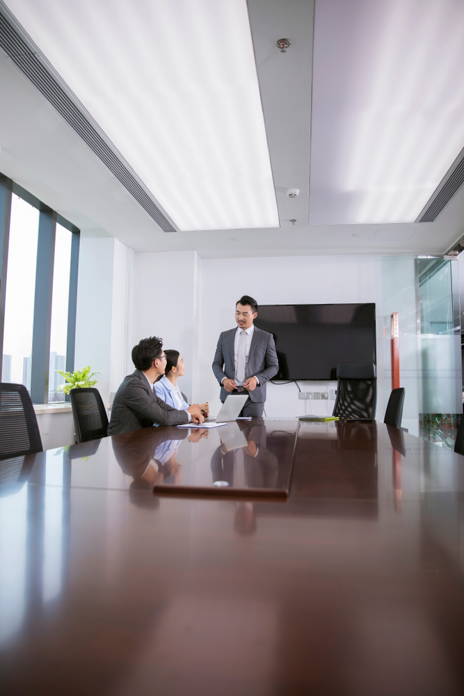 Manager presenting to colleagues in a boardroom
