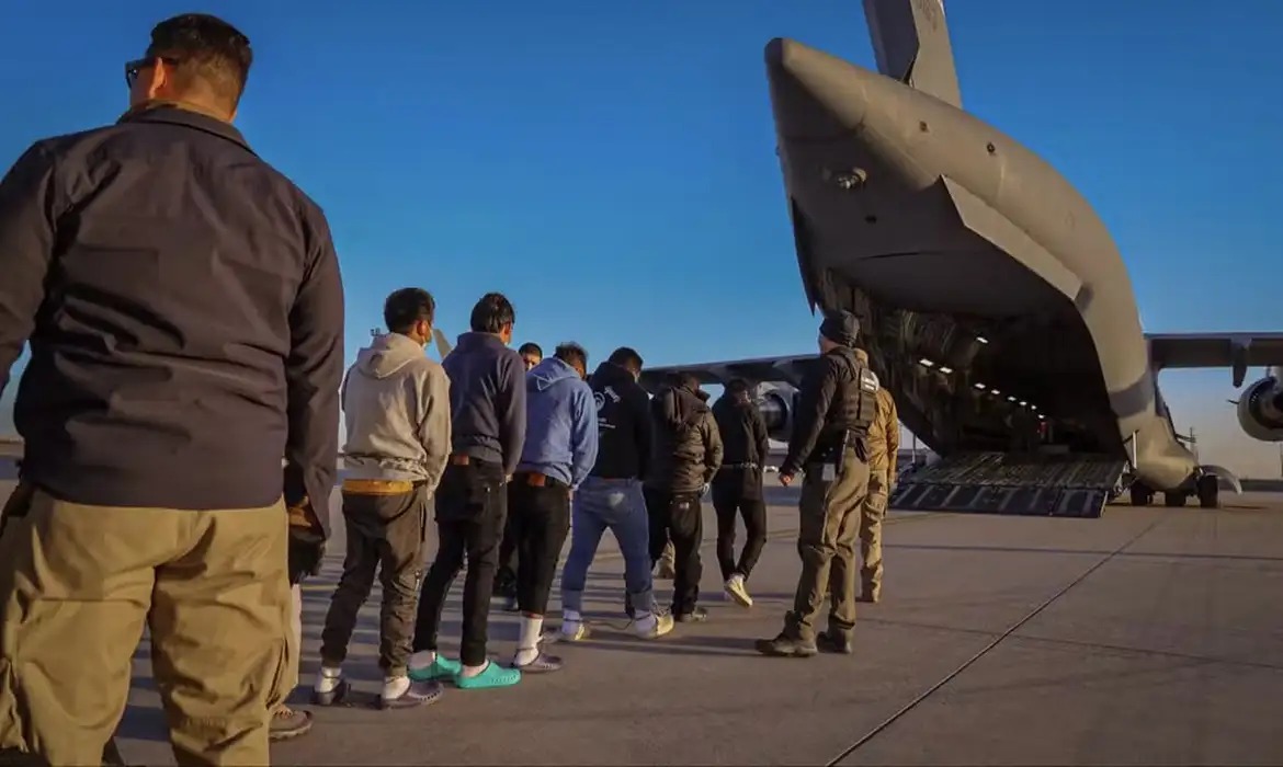 alcatraz-dos-jacares-eleva-tensao-sobre-deportacoes