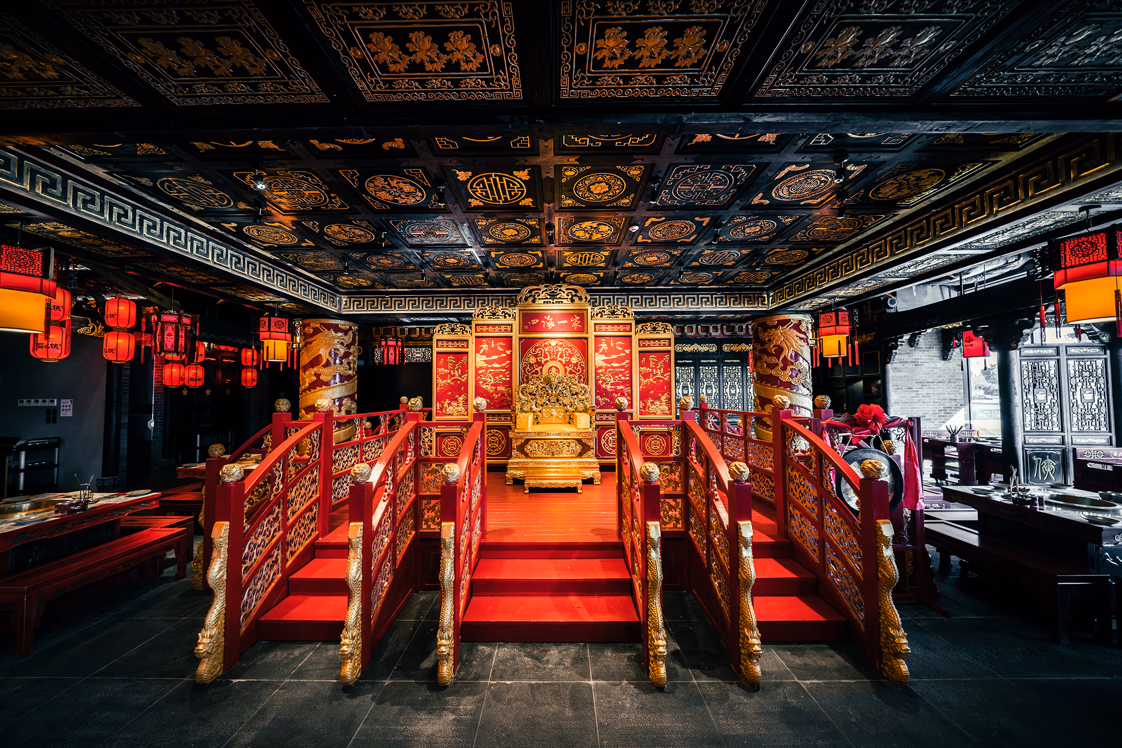 Chinese Palace-Inspired Decor