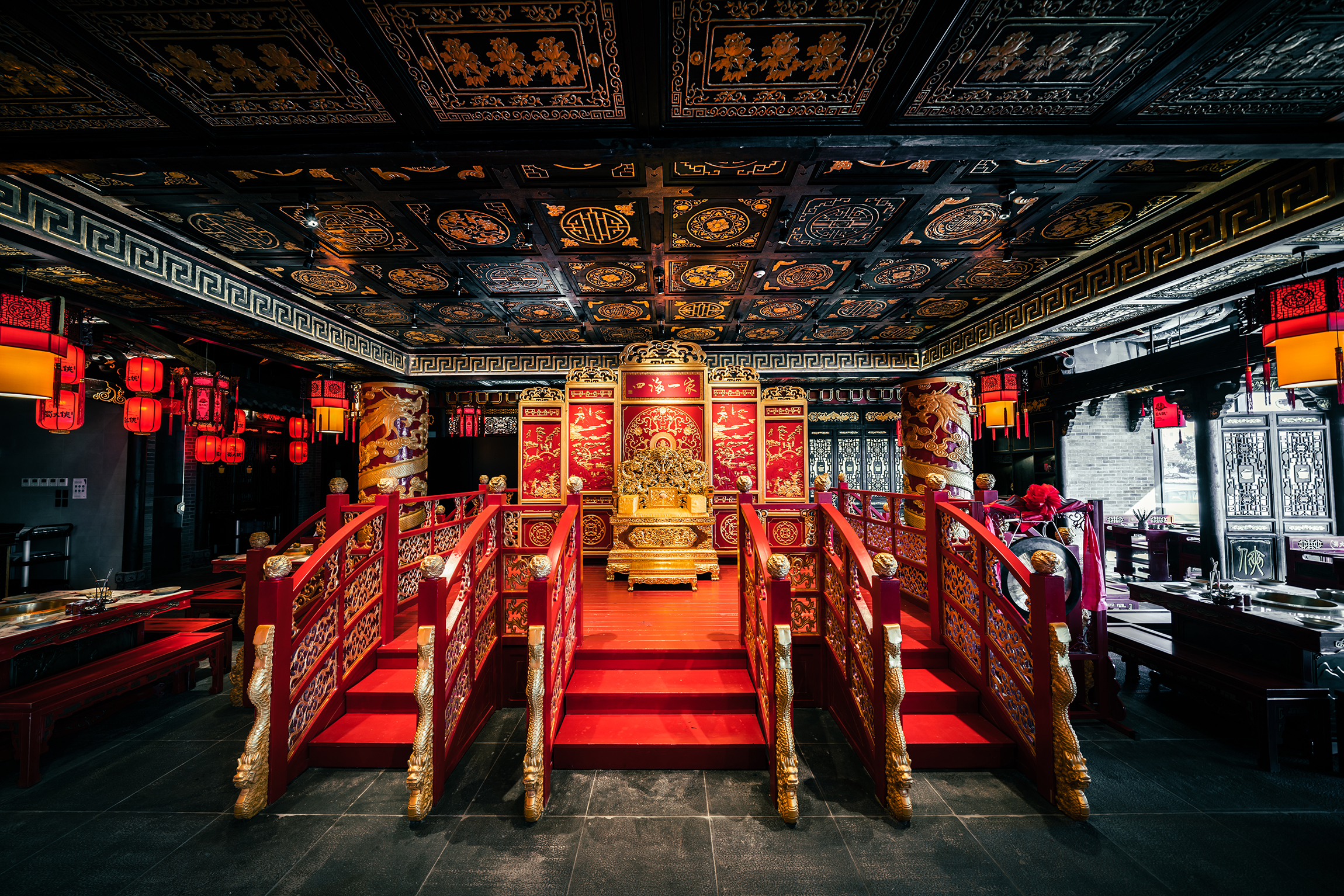 Chinese Palace-Inspired Decor