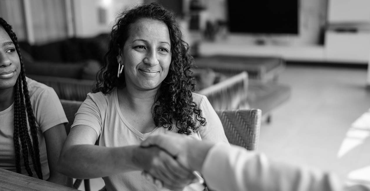 A woman makes a deal with a settlement funder after getting answers to her questions regarding, “What is settlement funding?”