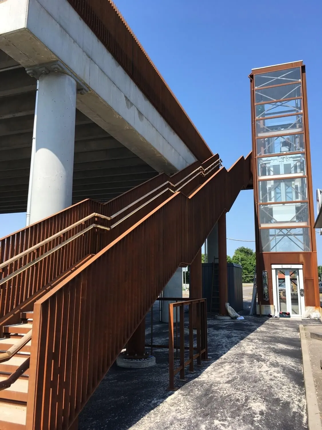 koege-station-trappe-og-elevortaarn-bobach_2936