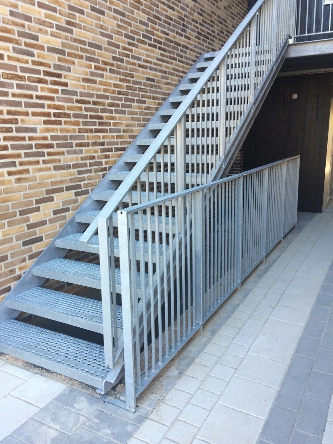 groennegaarden_trappe_gelaender_bobach_6566-min