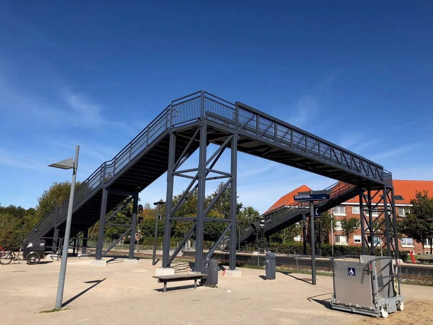 demonterbar-bro-lindholm-station_15378