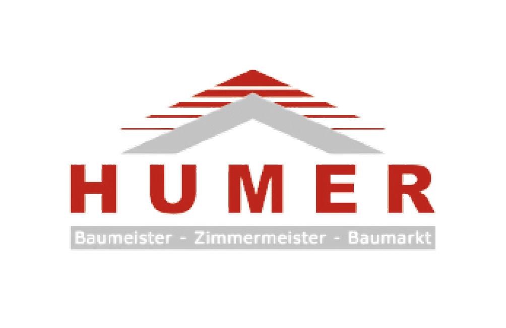 Logo von HUMER mit einem stilisierten Dach in Rot und Grau, darunter die Begriffe Baumeister, Zimmermeister, Baumarkt.