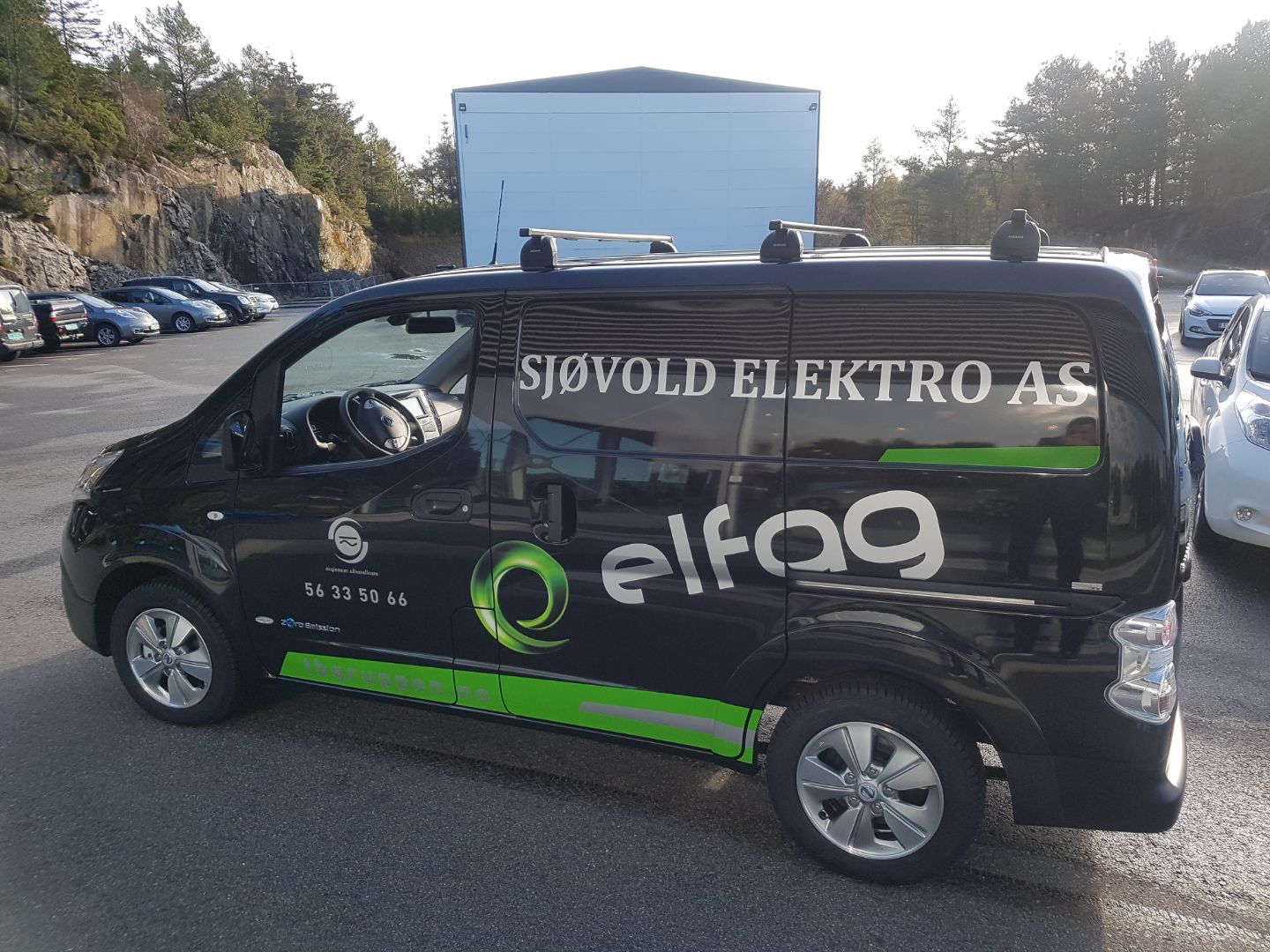 Installasjon av solceller på taket i Halden - O.Hansens EFTF