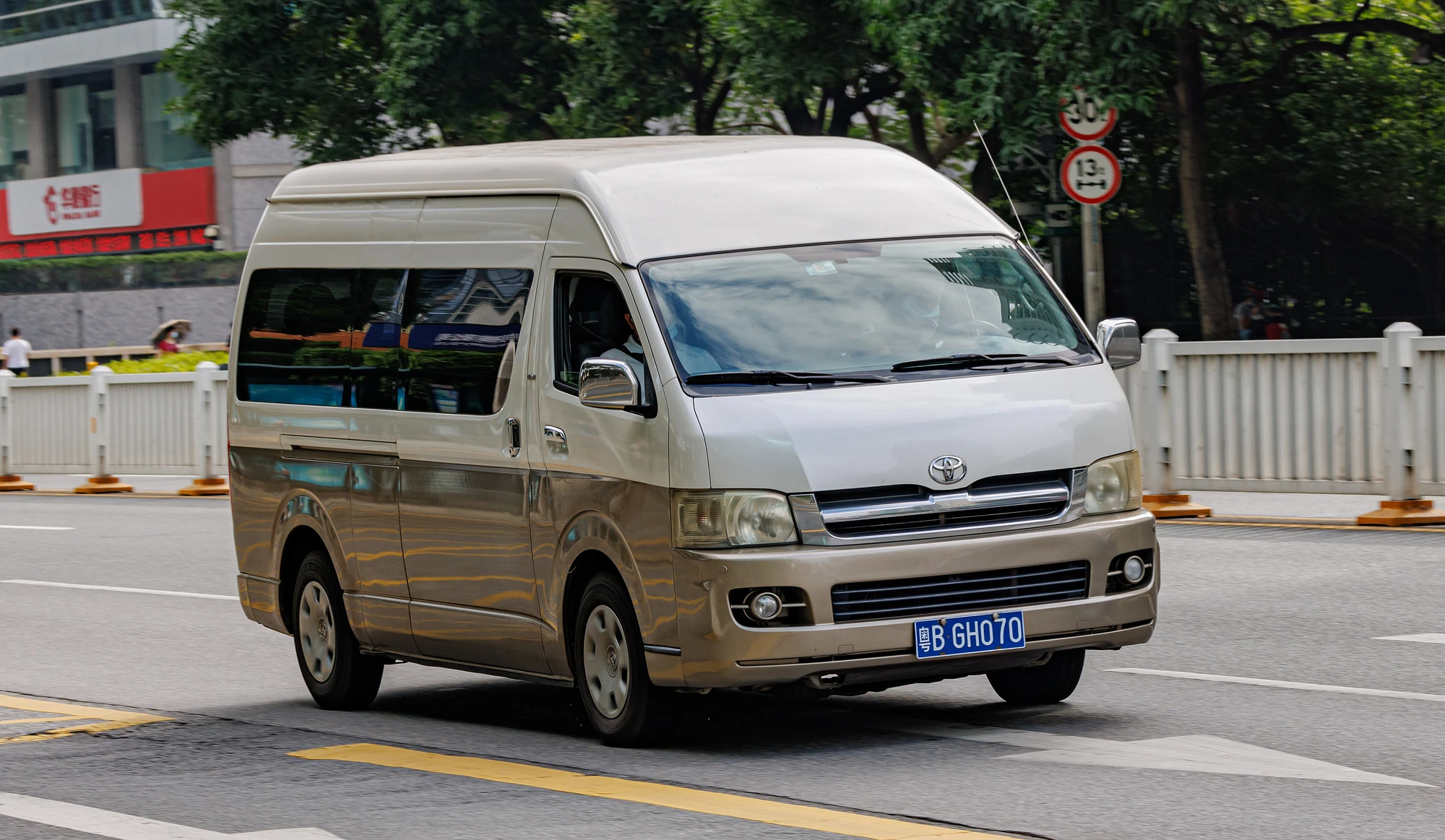 Toyota Hiace VIP 11 Seater