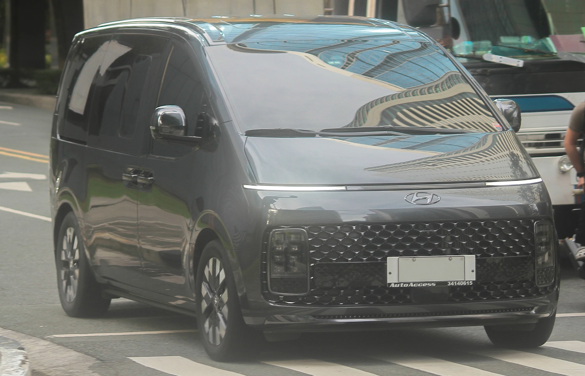 Hyundai Staria 10 Seater
