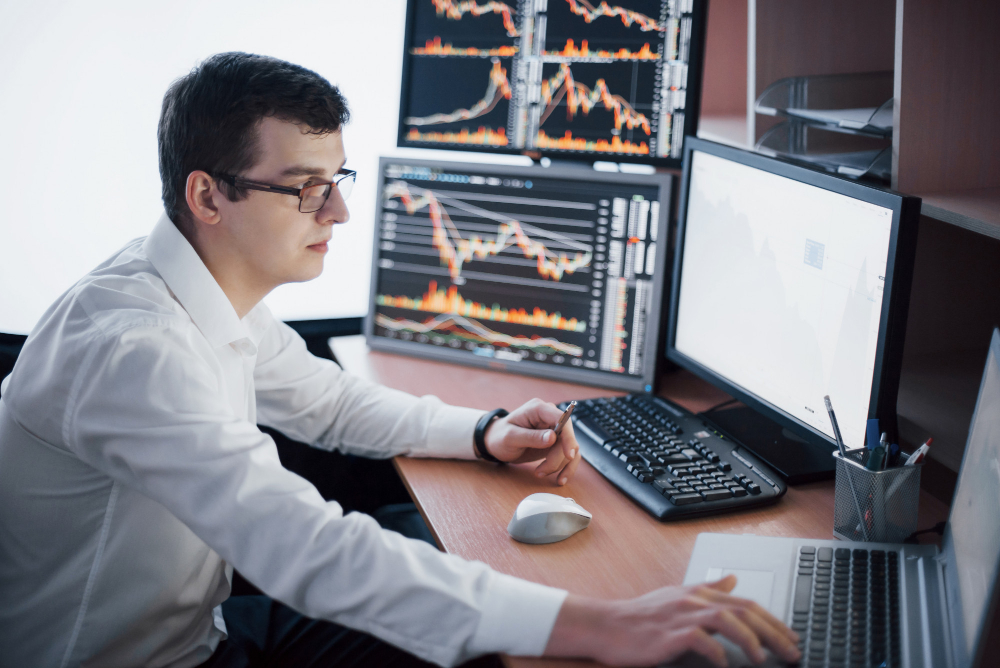 man trading - Different Stock Trading Strategies