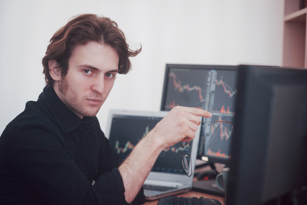 man wearing a black shirt - Why Do Most Day Traders Fail