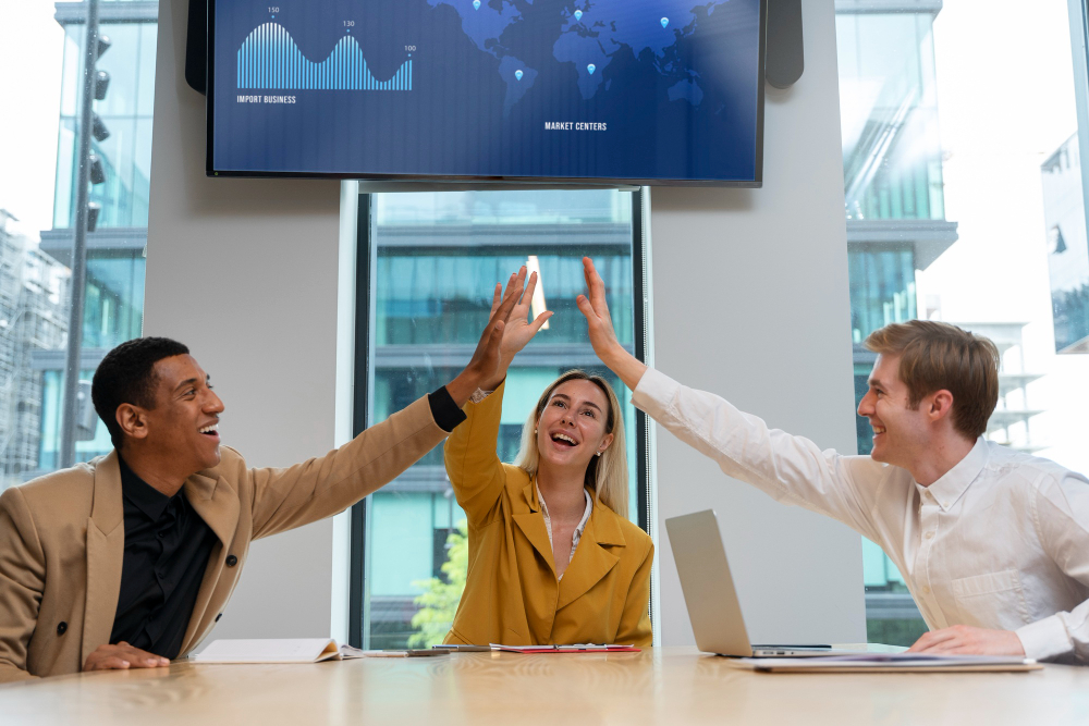 employees clapping - Scalping Trading Strategy