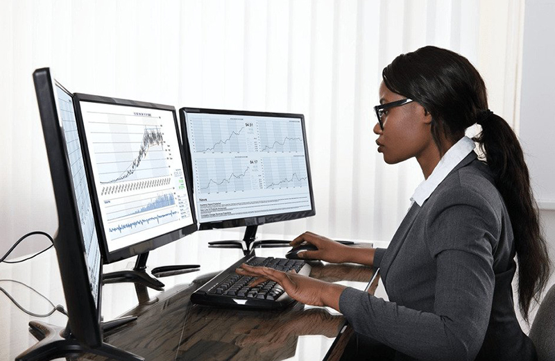 woman trading - Where to Place Stop Loss