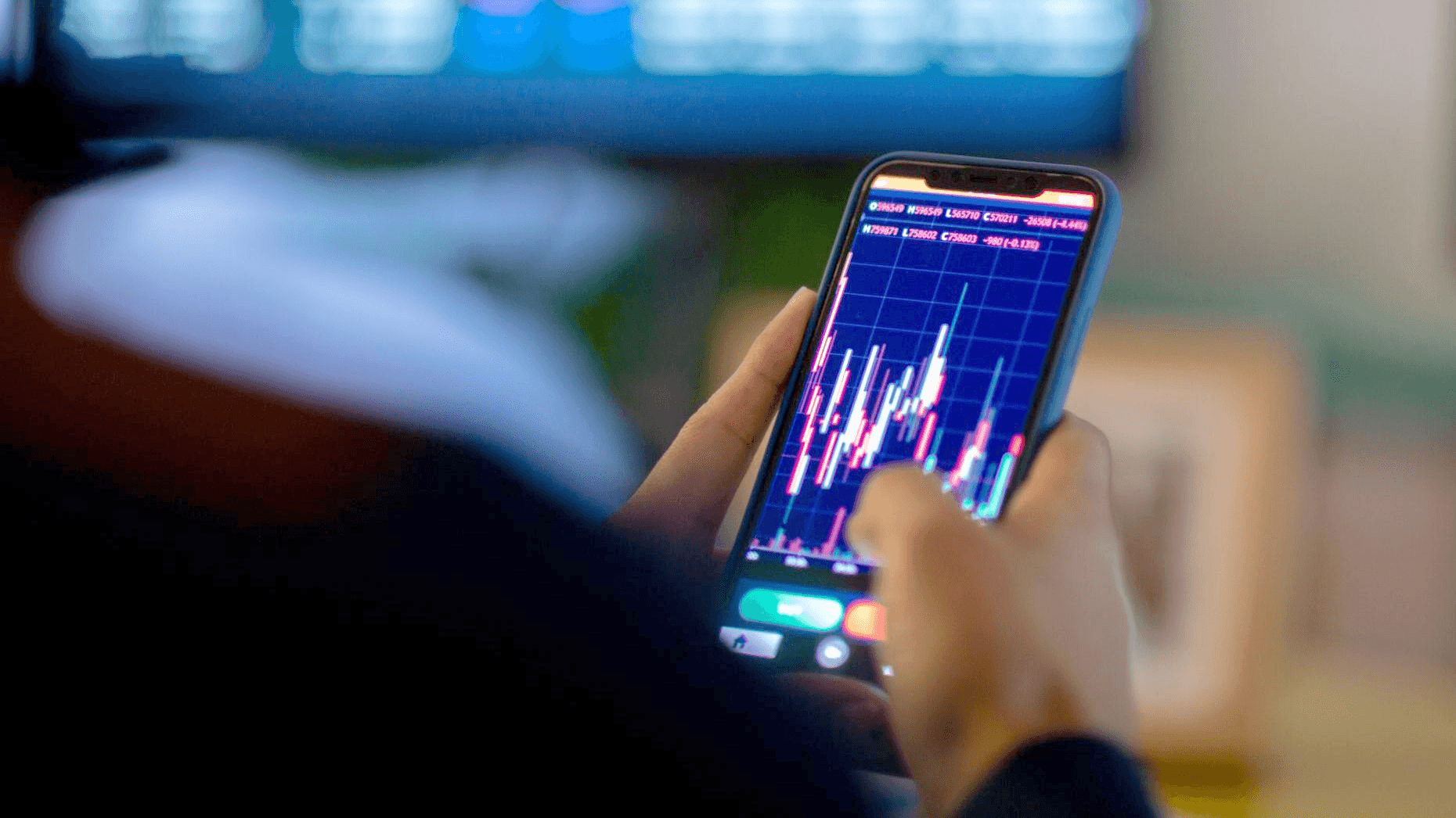 Person trading financial charts - What is SPAN and Exposure Margin