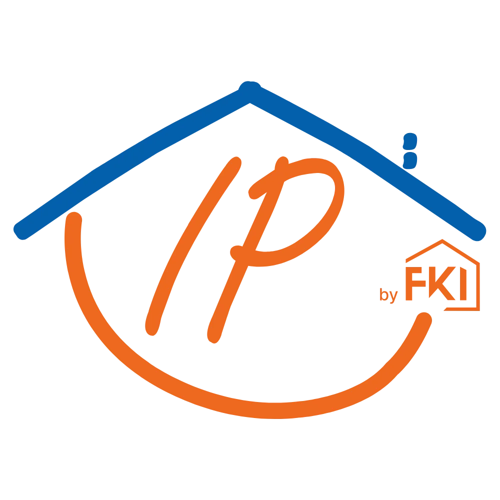 Logo mit blauem Dach und den orangefarbenen Buchstaben 'IP' darunter, daneben kleines Haus mit 'FKI' und dem Text 'by'.