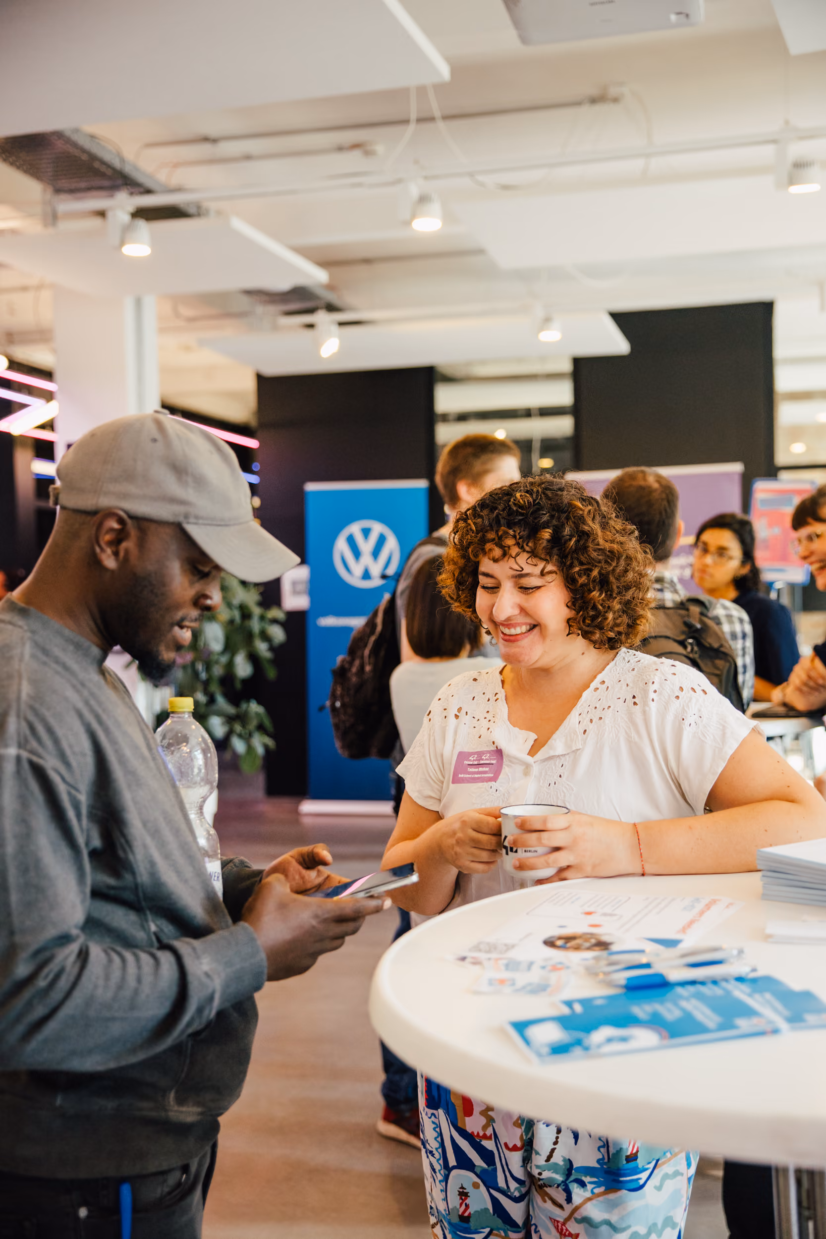 A recruiter in conversation with a 42 Berlin student