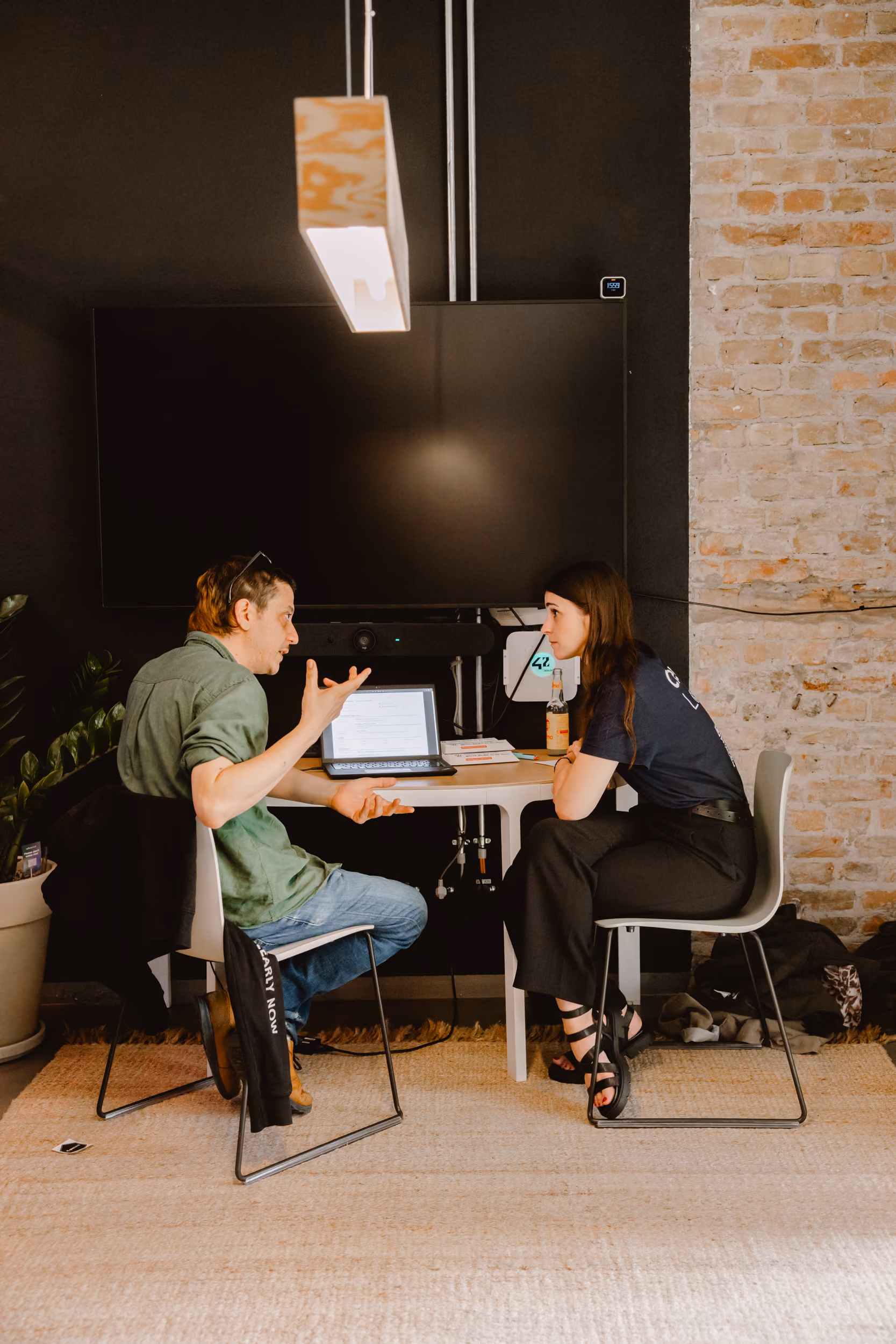 A one to one conversation between a student and a hiring manager