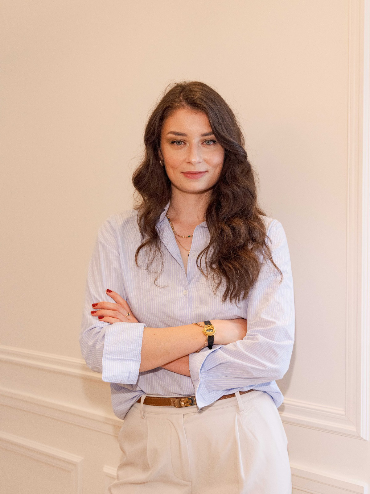 Photo de l'avocate Solène Michel, femme brune aux yeux clairs