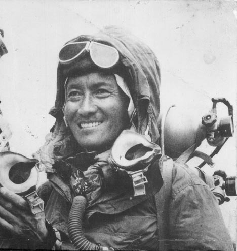 https://upload.wikimedia.org/wikipedia/commons/3/33/Tenzing_Norgay%2C_1953.jpg