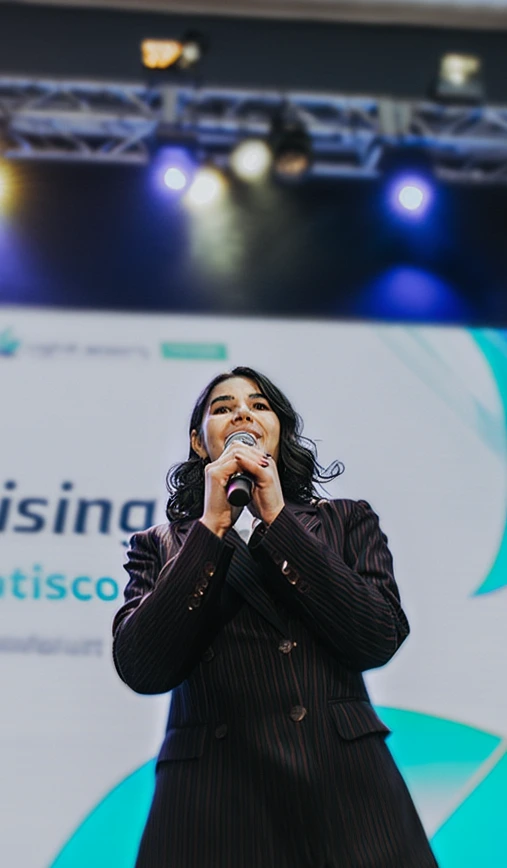 Diana Kurbanova, franchising expert, speaks at a franchising conference.