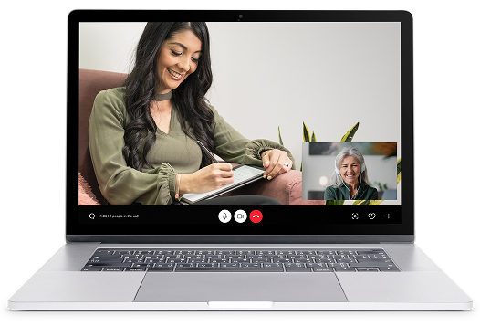 Psicloga dando consulta online