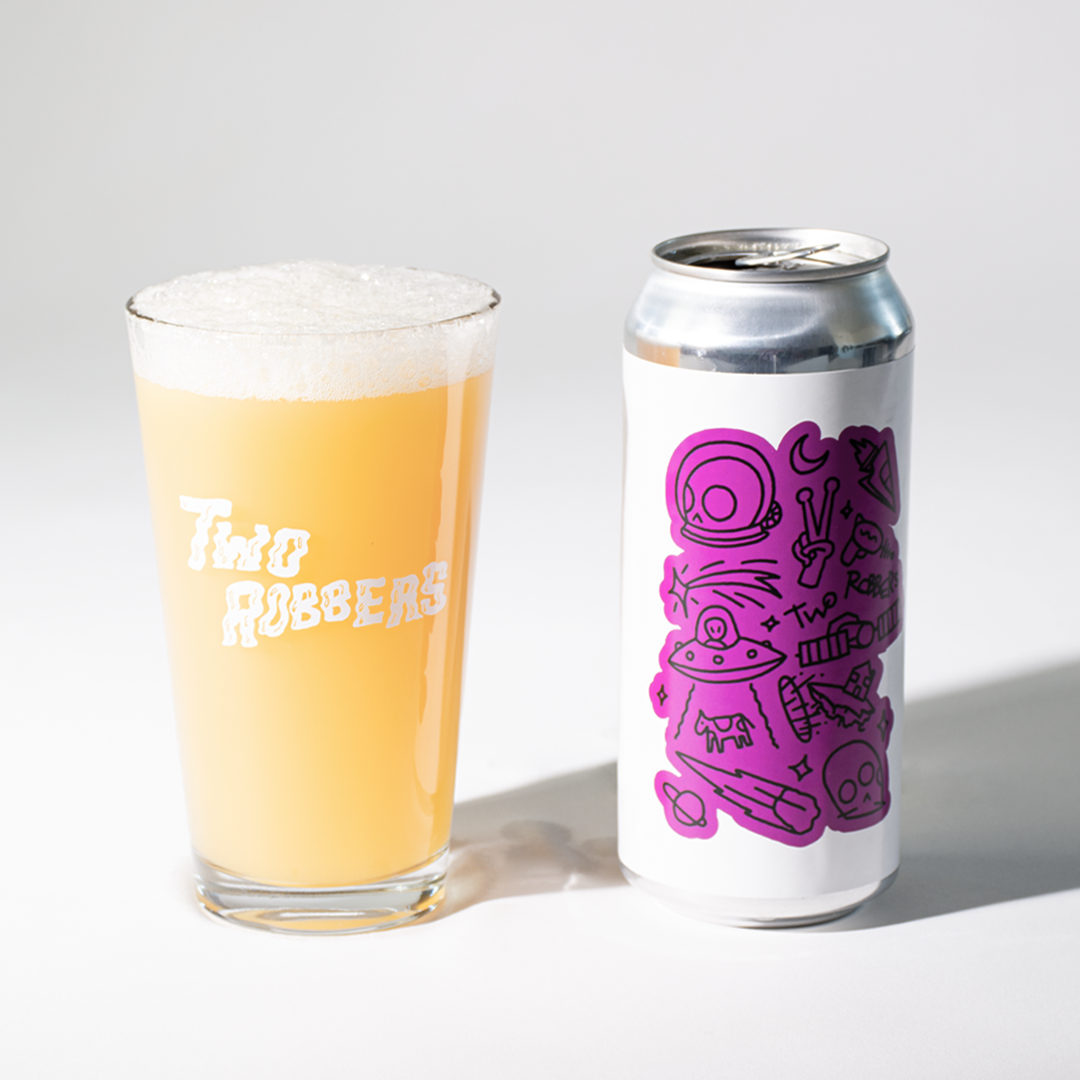 Two Robbers Space Robbers one pint can poured into a glass.