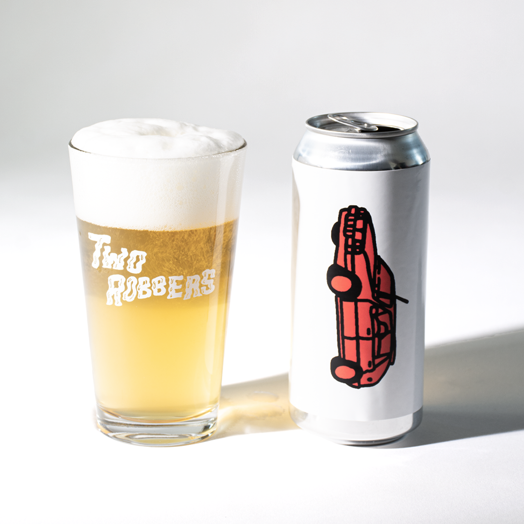 Two Robbers Handsome Rob one pint can poured into a glass.