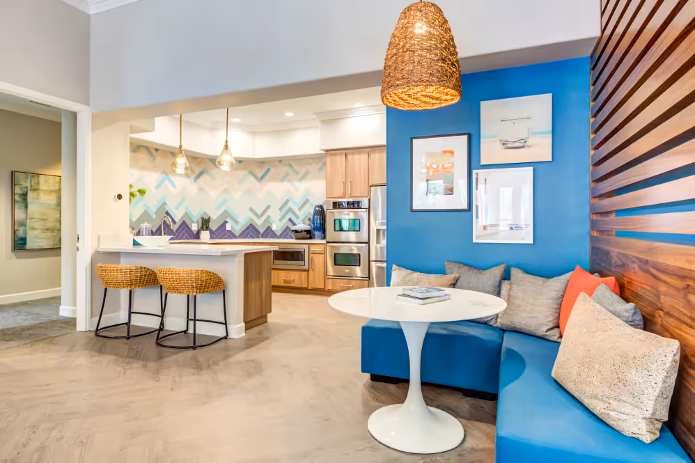 clubhouse seating area with view of breakfast bar area