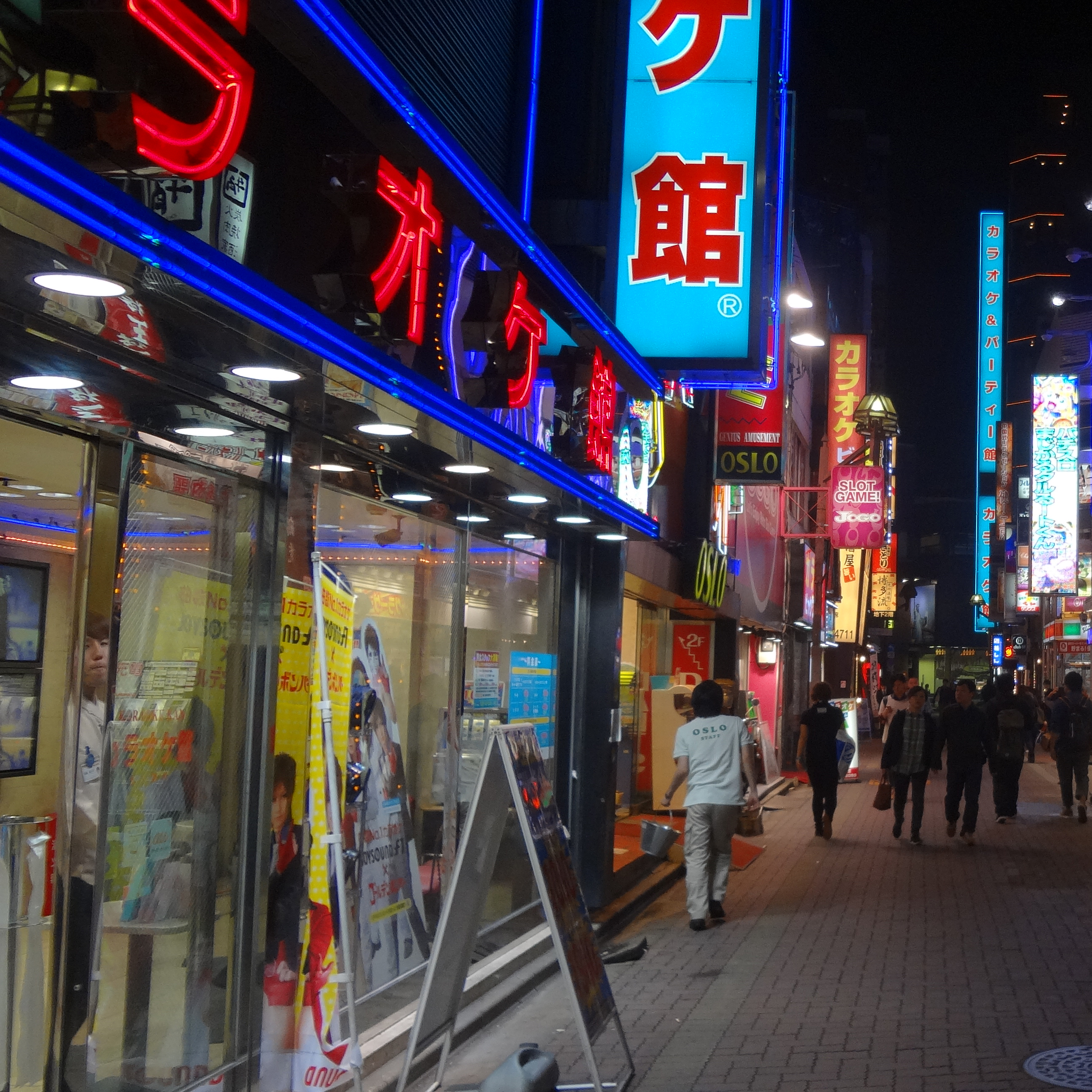 image of a farmer's market entrance