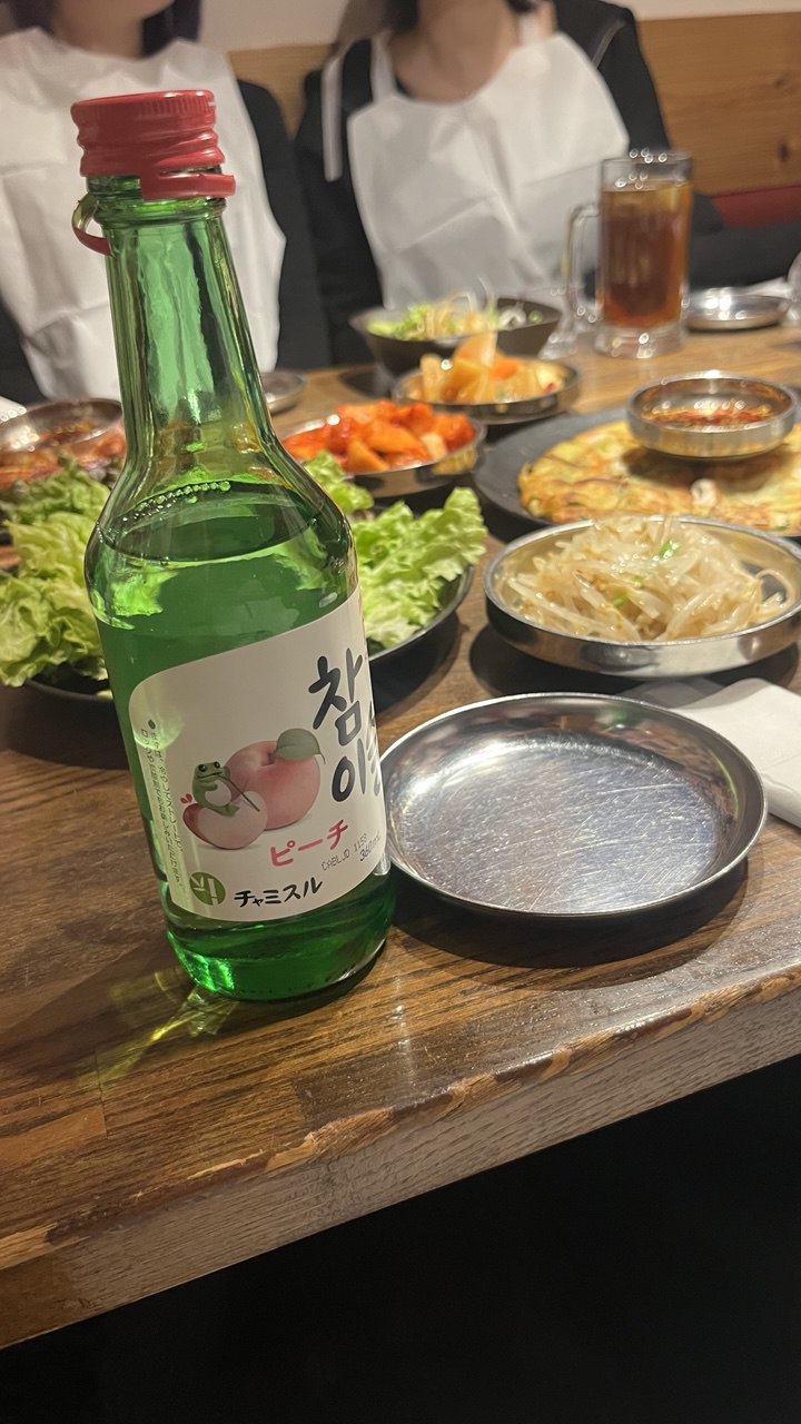 [background image] image of traditional japanese decor (for a japanese restaurant)