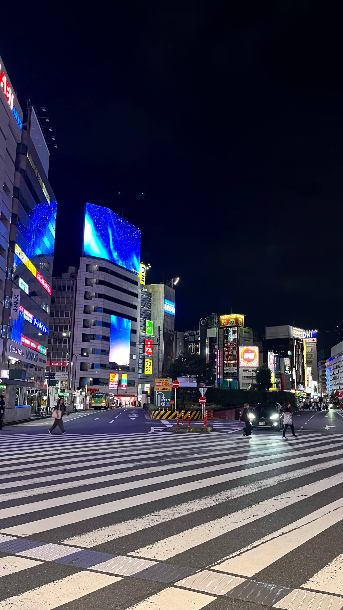 image of a farmer's market entrance
