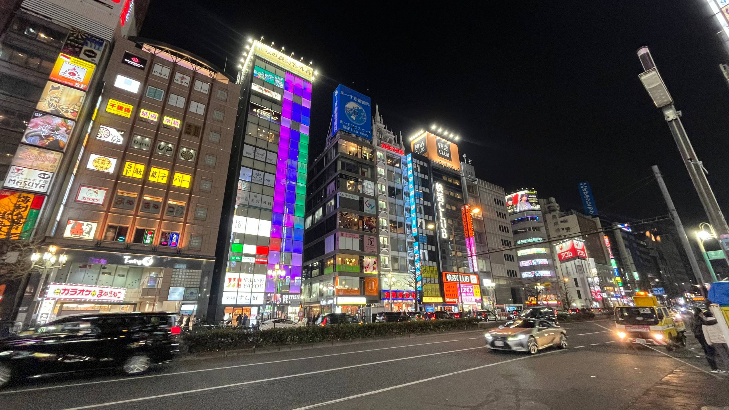 image of seasonal home style (for a home goods store), a modern spring living room decor