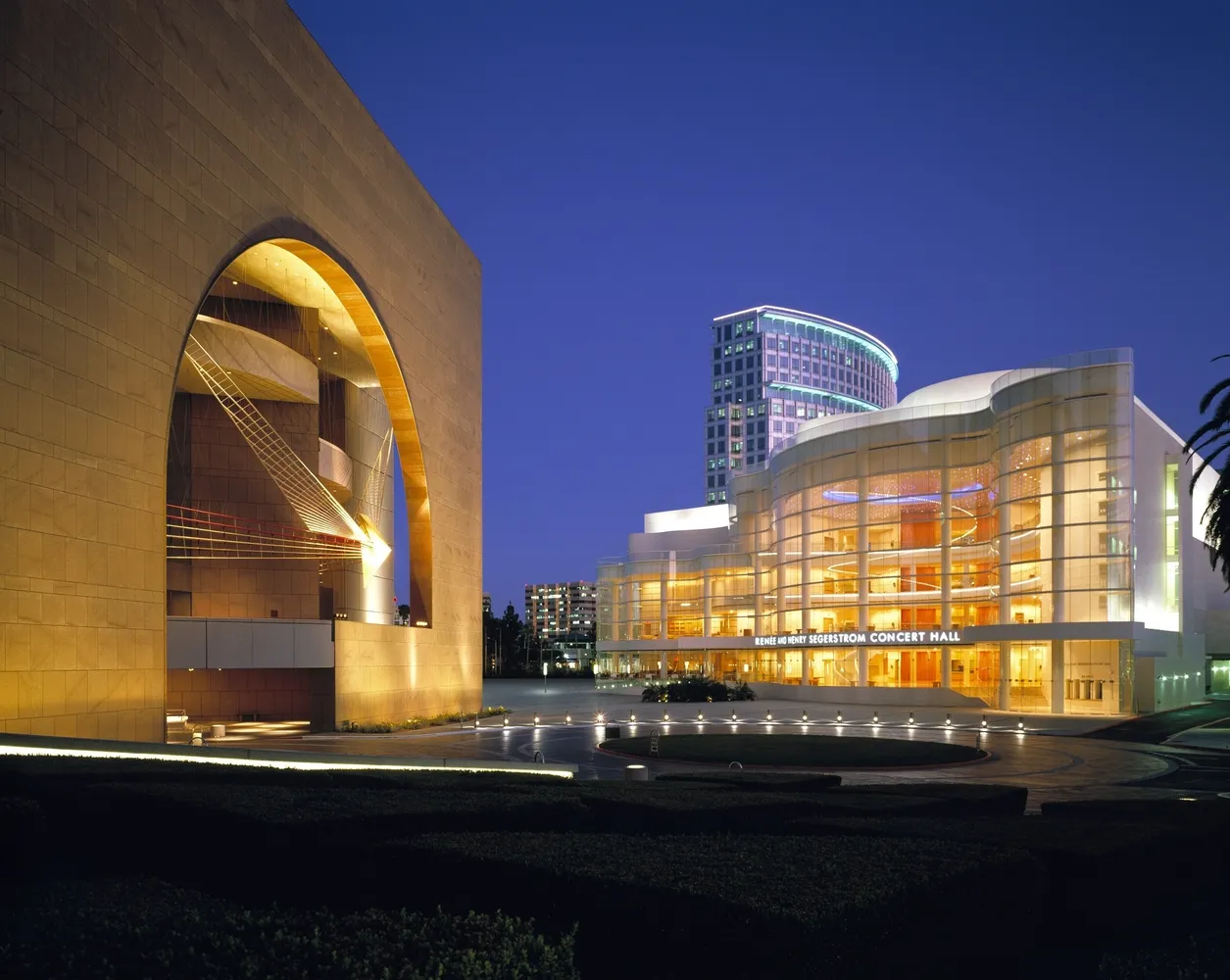 Costa Mesa plumber replacing a water heater.