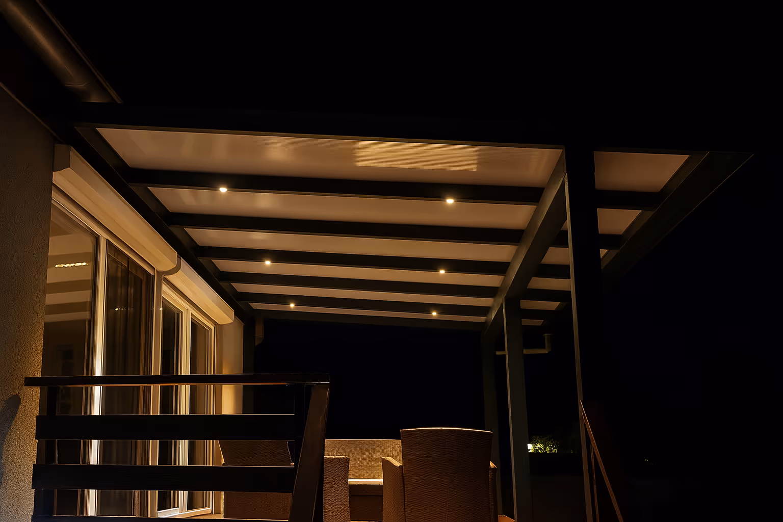 Lostau Terrassenüberdachung bei Nacht