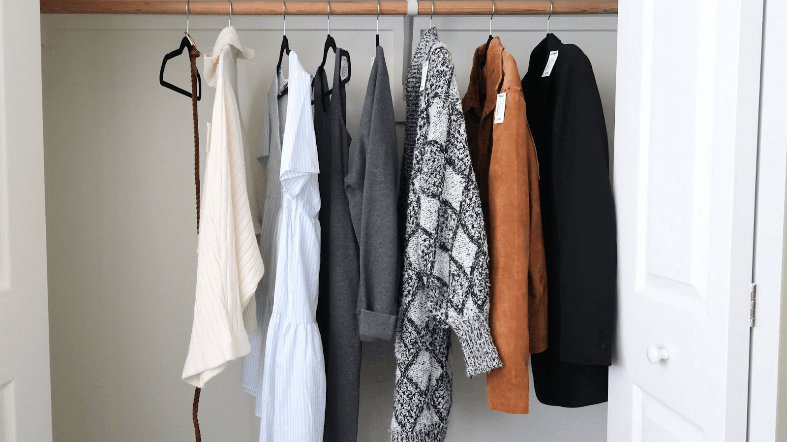 The Psychology Behind the 3-3-3 Wardrobe System