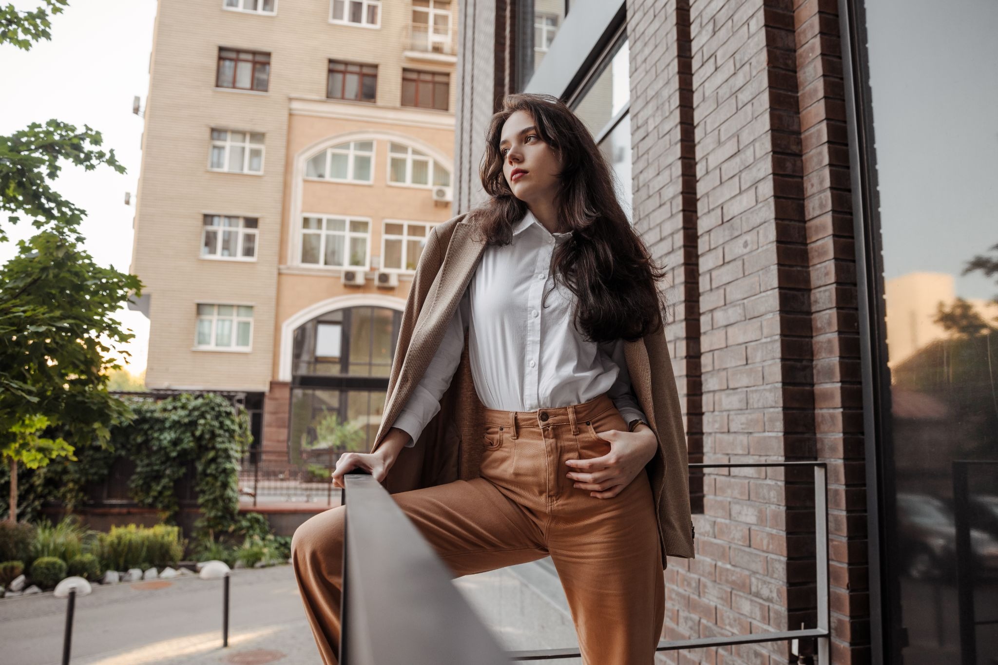 How to Style Brown Jeans: Outfit Ideas That Work