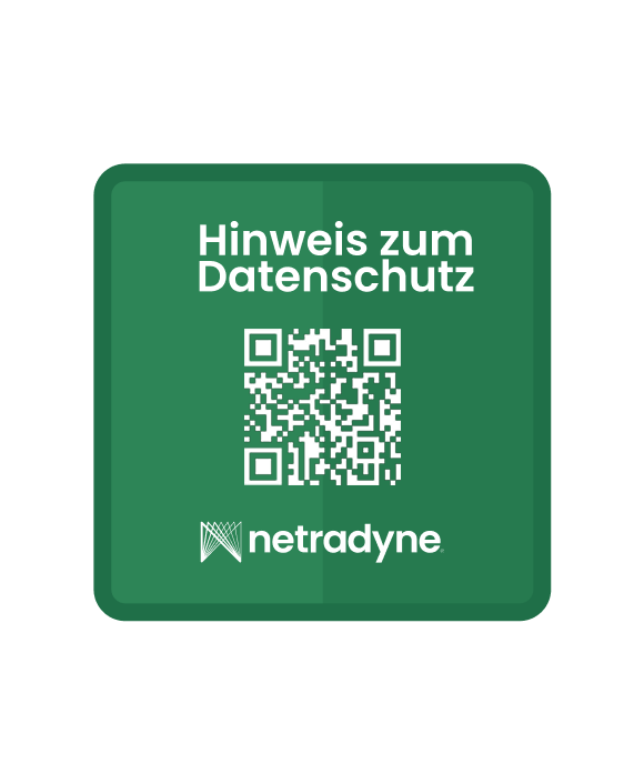 Green square with German text 'Hinweis zum Datenschutz,' a central QR code, and the Netradyne logo below.