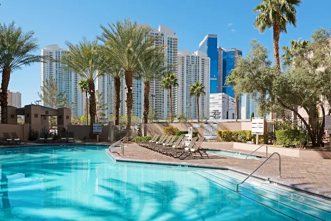 Hilton Grand Vacations Club Paradise — pool view 2