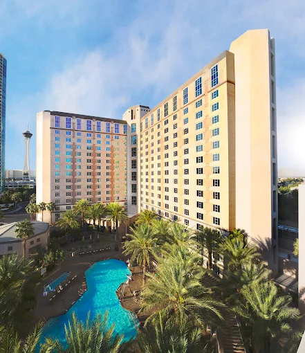 Hilton Grand Vacations Club Paradise — exterior with pool